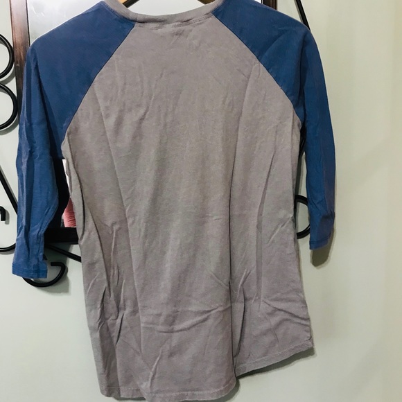 Fox shirt with 3/4 sleeves. - Picture 3 of 4